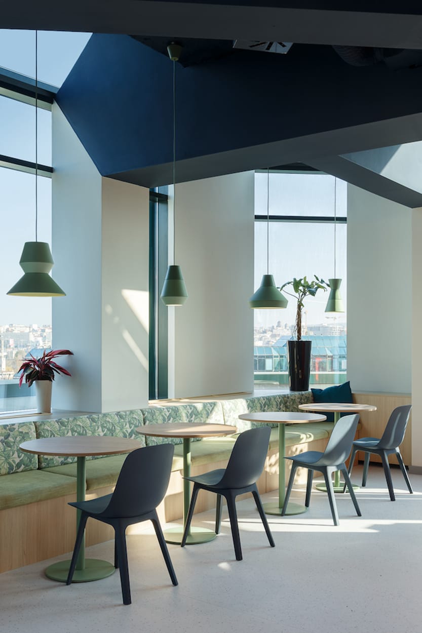 informal seating area with bench and chairs Generali office interior design