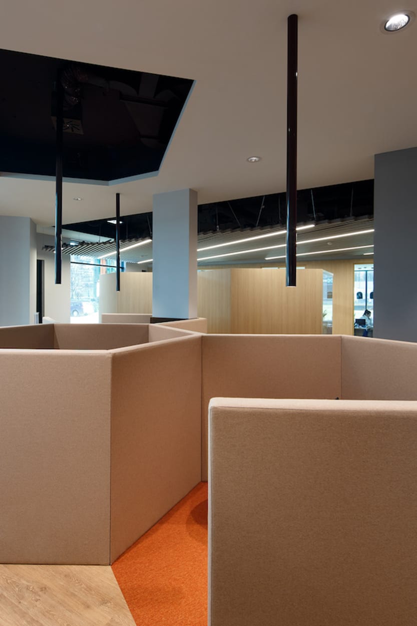 honeycomb shaped partition panels in Generali office interior design